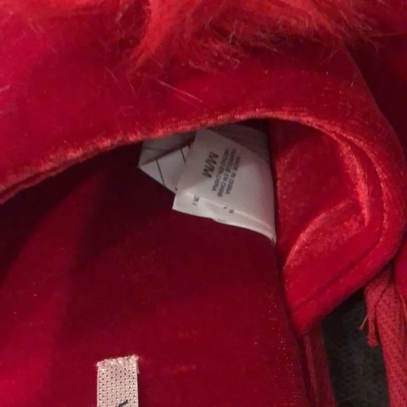 NWT Victoria Secret red slippers - Picture 3 of 4